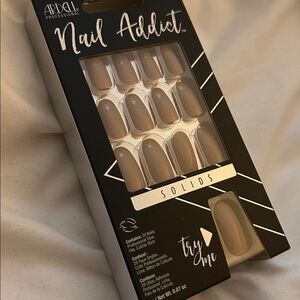Ardell Nail Addict Press ons Solids - Nude